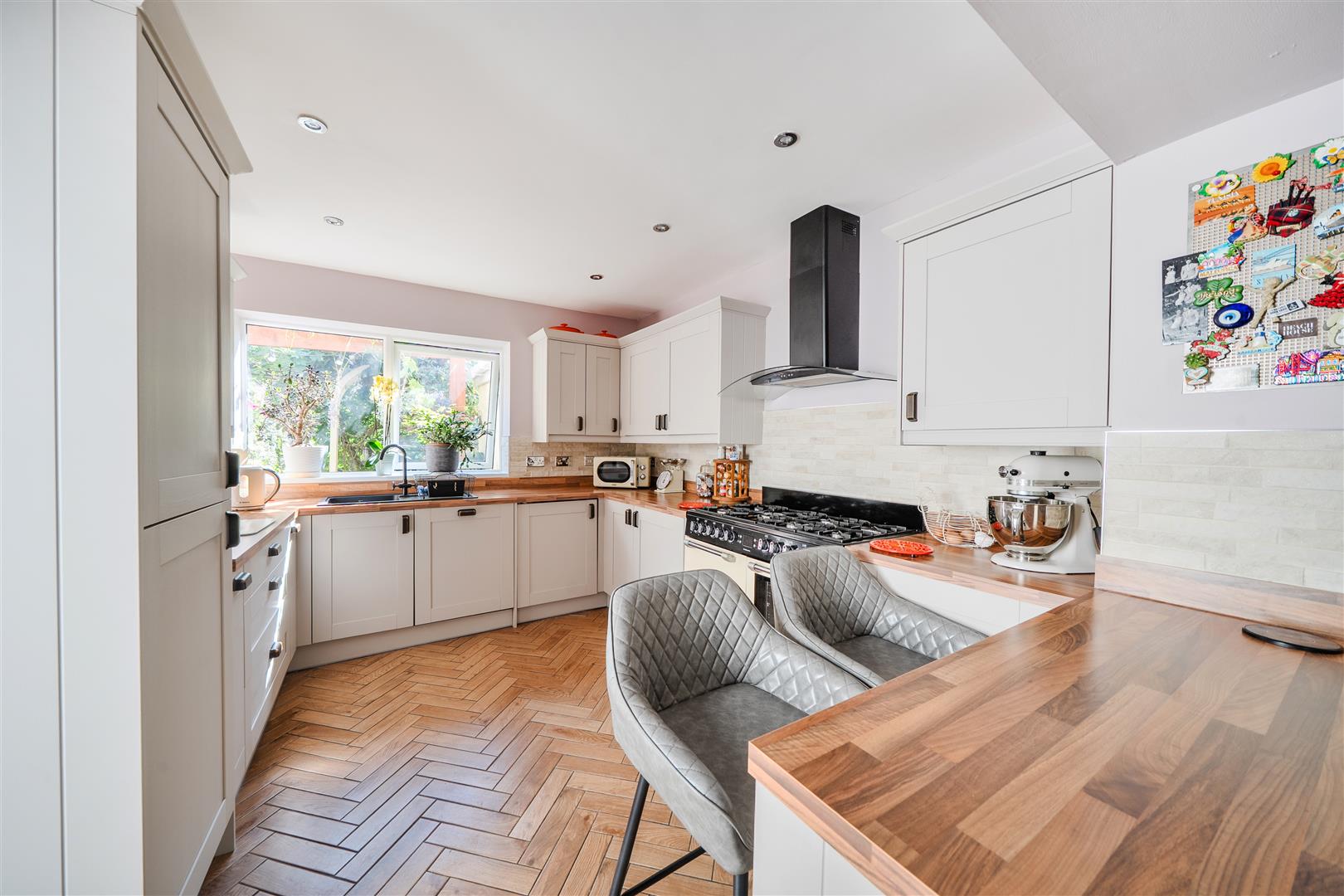 St. Illtyds Crescent, St. Thomas, Swansea, SA1 8HR
